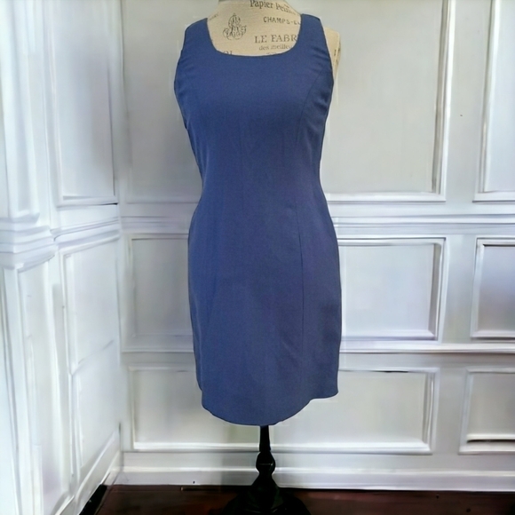 Ann Taylor Blue Linen Scoop Neckline Button Back Sleeveless Dress - Size 4 - Picture 2 of 5